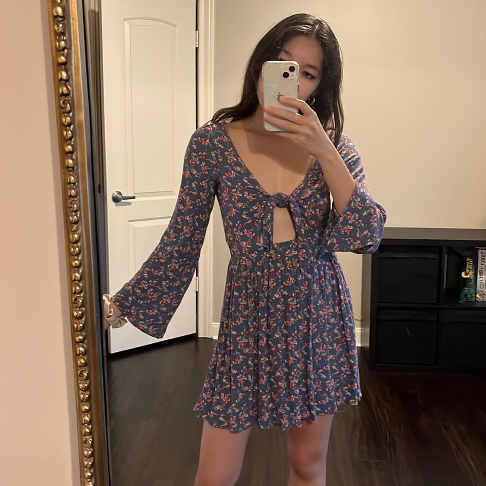 Floral dress with flared sleeves